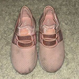 Girls nautica shoes size 9 stretchable very comfortable